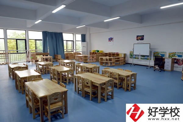 在湘潭工業(yè)貿(mào)易中專里能學(xué)哪些專業(yè)？就業(yè)方向是什么？