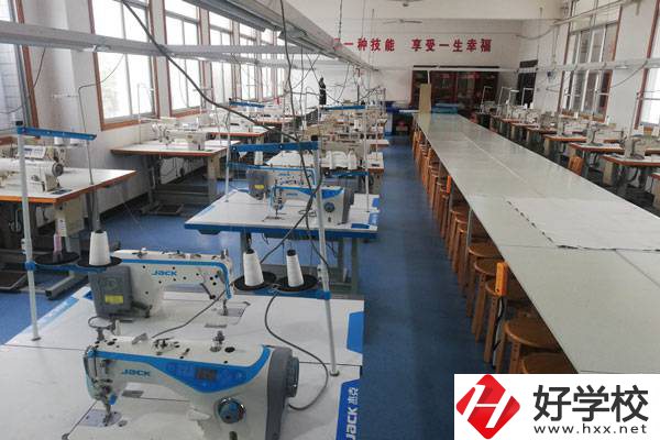 安鄉(xiāng)縣職業(yè)中專開設(shè)了哪些熱門專業(yè)？