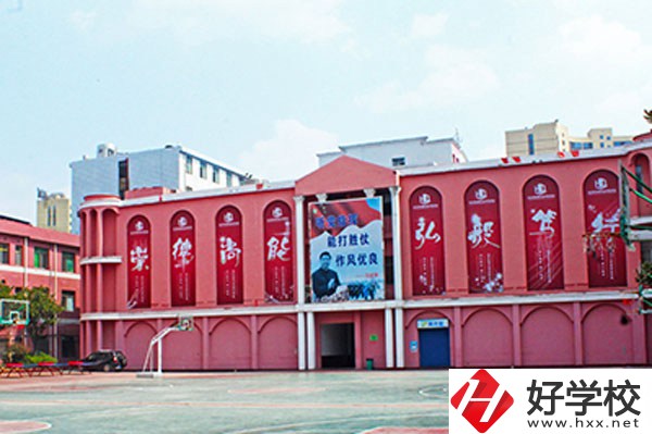 長(zhǎng)沙環(huán)球職業(yè)中專學(xué)?；@球場(chǎng)
