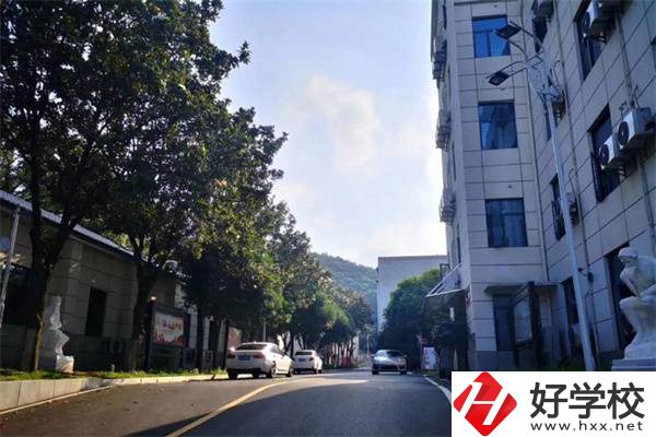 湖南有國家正規(guī)民辦技校嗎？民辦技校真的不值得讀嗎？