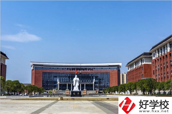 永州師范高等專科學(xué)校校門(mén)