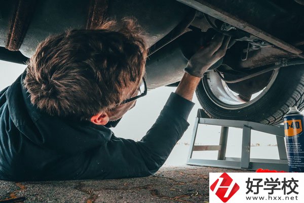 湖南省經(jīng)濟(jì)貿(mào)易職業(yè)中專學(xué)校汽車維修值得學(xué)嗎？