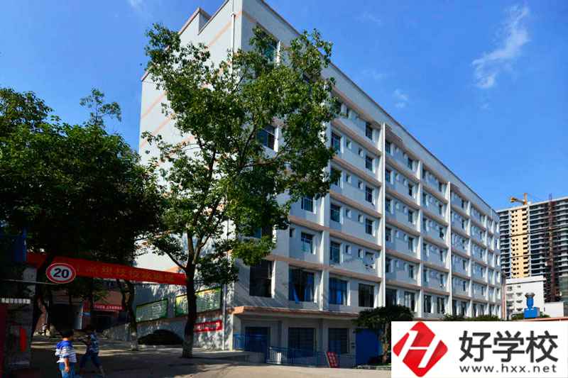 湖南省冷水江市技工學(xué)校有哪些專業(yè)？