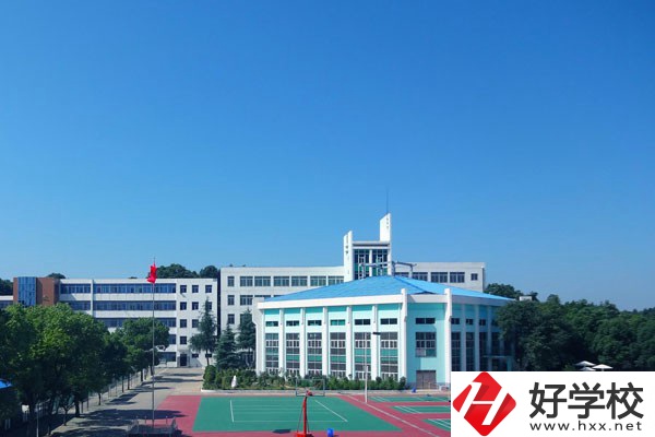 岳陽(yáng)市中岳經(jīng)貿(mào)職業(yè)技術(shù)學(xué)校是公辦還是民辦？學(xué)費(fèi)貴嗎？