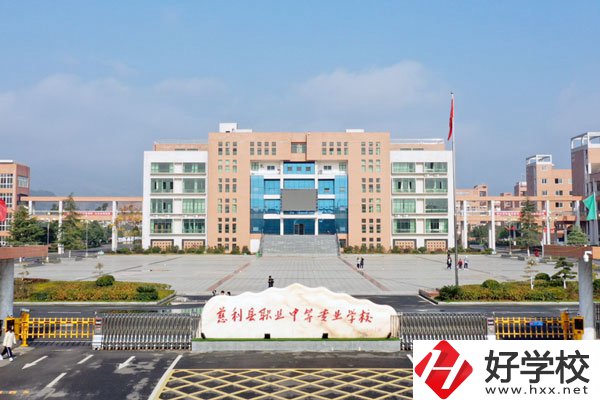 張家界有哪些公辦的中職學(xué)校？分別有些什么專業(yè)？