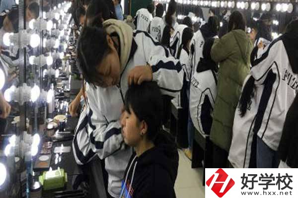 湖南省鳳凰縣職業(yè)中專學(xué)校有哪些好的專業(yè)選擇？