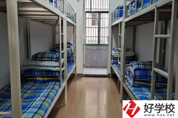 湖南省工業(yè)貿(mào)易學(xué)校招生要求有哪些？