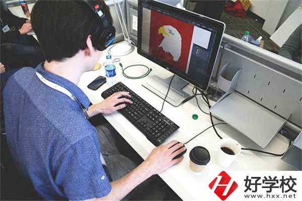 湖南初中生讀職校學(xué)什么專業(yè)比較好？哪個(gè)專業(yè)好考公？