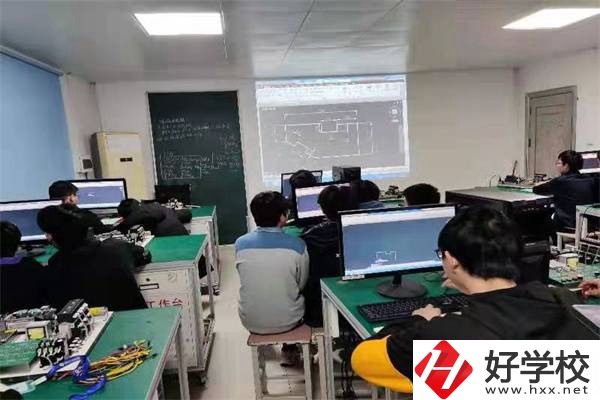攸縣有幾所私立中職學校？私立學?？孔V嗎？