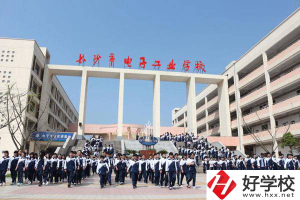 長(zhǎng)沙市電子工業(yè)學(xué)校怎么樣？是不是公辦的？