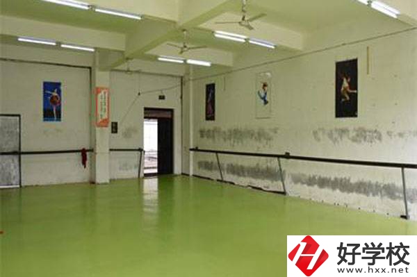 張家界旅游學校開設了哪些熱門專業(yè)？