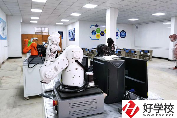 想學酒店管理，長沙有哪些中職學?？梢酝扑]？