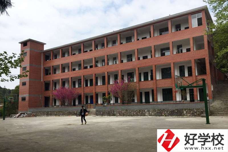 湖南湘西涉外經(jīng)濟職業(yè)學校收費貴不貴？值得報考嗎？