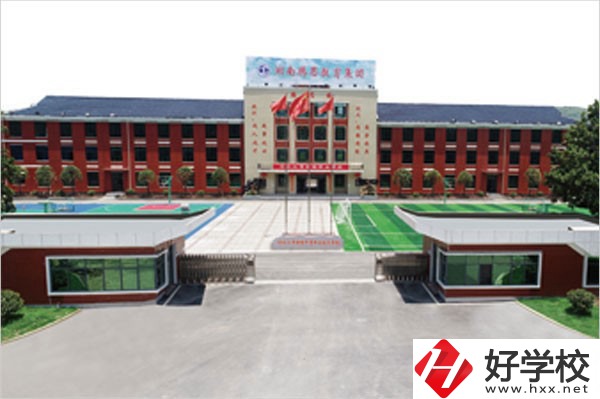 冷水江市新程中等職業(yè)技術(shù)學(xué)校有哪些優(yōu)勢(shì)？