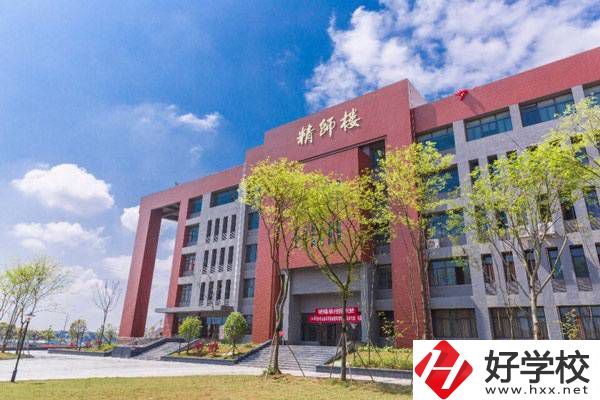 長沙有五年制大專可以推薦嗎？學(xué)校開設(shè)有什么專業(yè)？