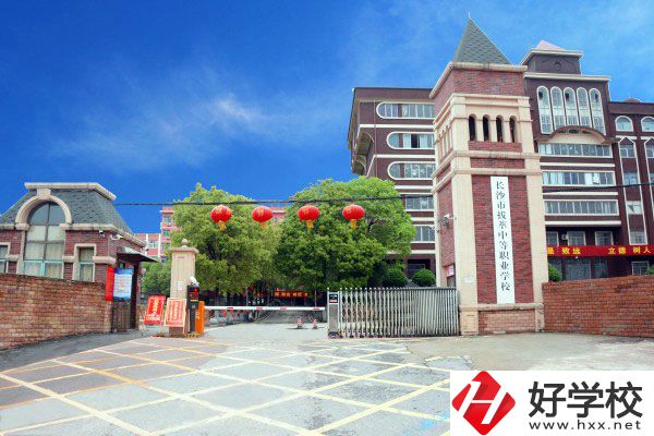 長(zhǎng)沙市拔萃中等職業(yè)學(xué)校有哪些專(zhuān)業(yè)？學(xué)費(fèi)是多少？