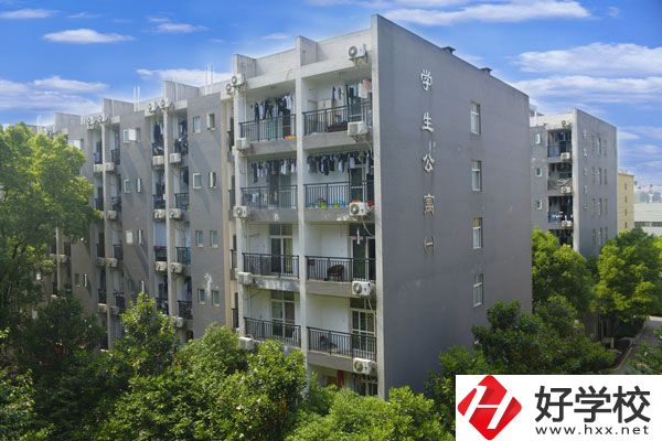 長(zhǎng)沙高新技術(shù)工程學(xué)校環(huán)境如何？辦學(xué)優(yōu)勢(shì)在哪？