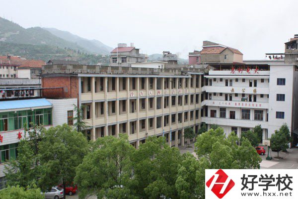 想在張家界學(xué)幼兒保育專(zhuān)業(yè)，看看這所學(xué)校