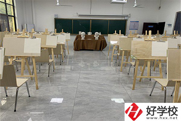 衡陽市鐵路運(yùn)輸職業(yè)學(xué)校學(xué)費(fèi)貴嗎？有哪些特色？