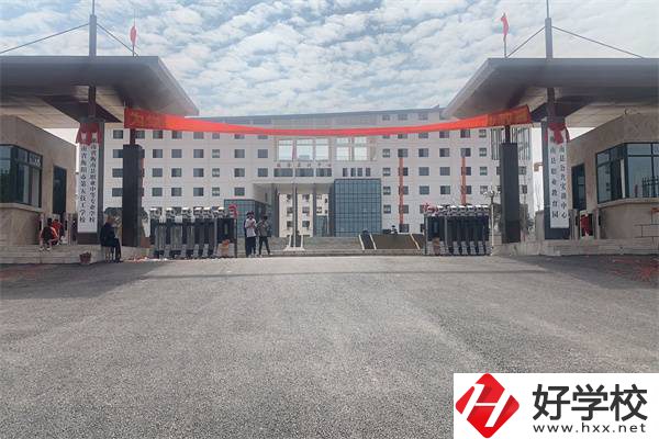 衡陽哪些學(xué)?？梢詫W(xué)美容美發(fā)？好就業(yè)嗎？