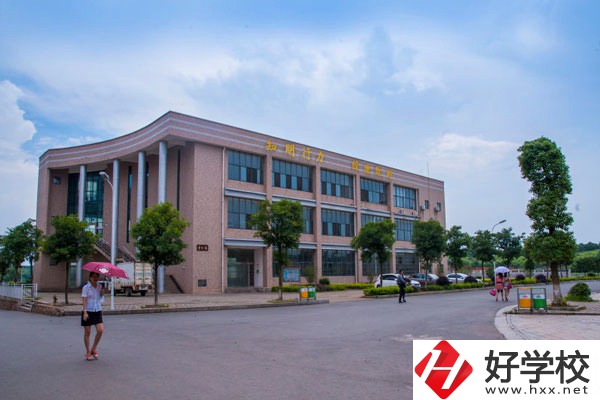 寧鄉(xiāng)市職業(yè)中專學(xué)校的師資力量如何？有辦學(xué)優(yōu)勢嗎？