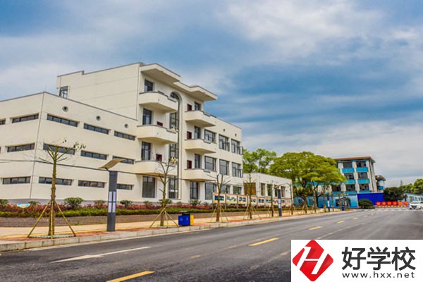 郴州市理工職業(yè)技術(shù)學(xué)校環(huán)境怎么樣，宿舍好不好？