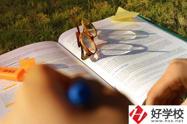 婁底職業(yè)技術(shù)學(xué)院有哪些專業(yè)？學(xué)費貴不貴？