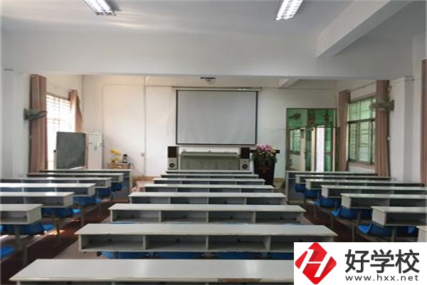 株洲市德才職業(yè)技術學校是公辦還是民辦？學費是多少？