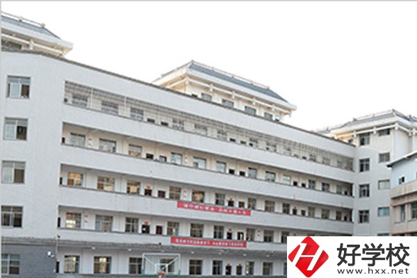 懷化有學(xué)習(xí)護(hù)理專業(yè)的中專學(xué)校嗎？學(xué)制是幾年？