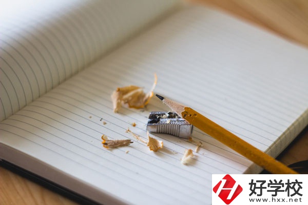 湖南省芷江師范學(xué)校辦學(xué)地址在哪兒？
