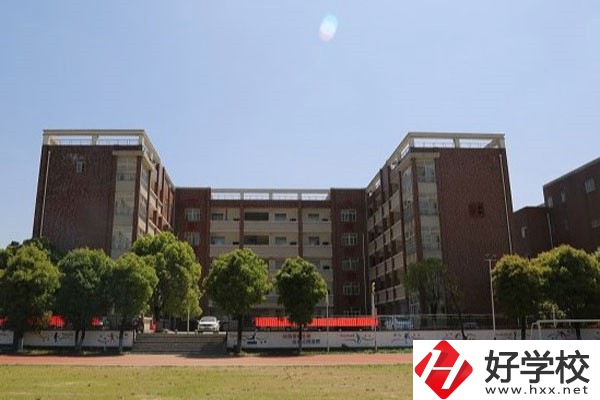 湖南辦學(xué)條件最好的技校是哪三所？上技校有用嗎？