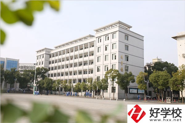 益陽(yáng)師范學(xué)?？诒趺礃?？有些什么專(zhuān)業(yè)推薦？