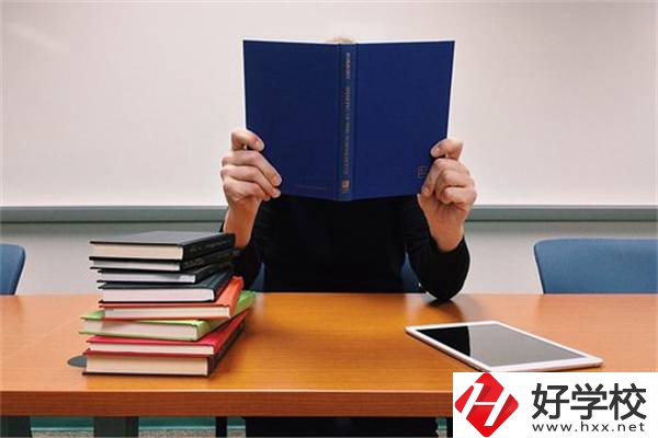 湖南初中畢業(yè)成績非常差選什么學校好？還有前途嗎？