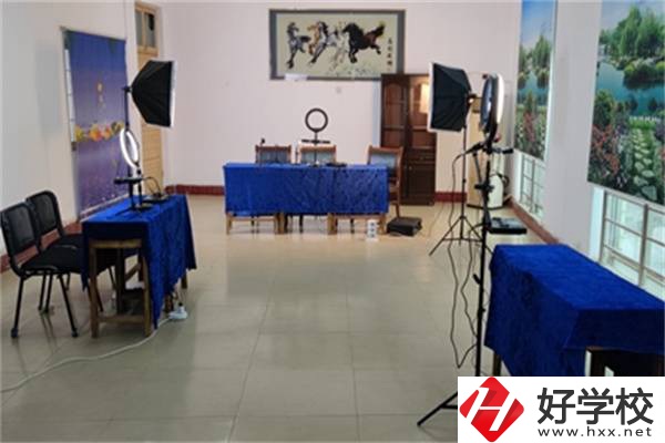 想學(xué)直播類專業(yè)可以去湘潭的什么職校？