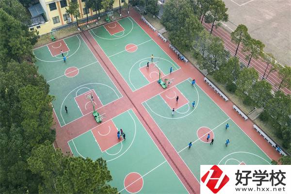 衡陽市鐵路運(yùn)輸職業(yè)學(xué)校學(xué)費(fèi)貴嗎？有哪些特色？