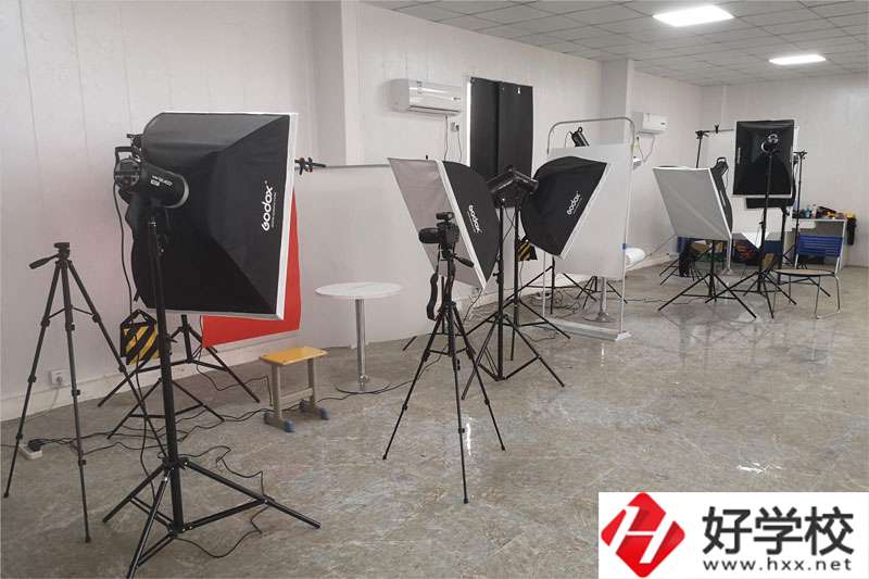 邵陽市中南科技職業(yè)學(xué)校哪個(gè)專業(yè)就業(yè)前景好？