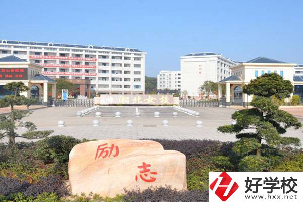 岳陽市湘北女子職業(yè)學校大門