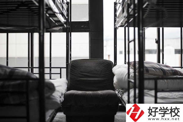 桂東縣職業(yè)技術(shù)教育學(xué)校招生辦電話是多少？