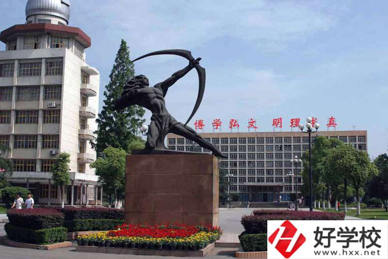 湖南文理學(xué)校附屬藝術(shù)職業(yè)學(xué)校大門(mén)