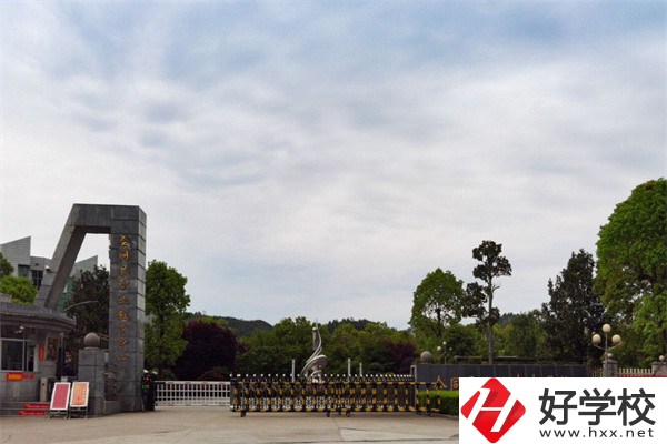 在懷化想學(xué)美術(shù)可以去什么中職？開設(shè)有什么專業(yè)？