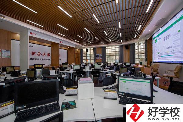 長(zhǎng)沙財(cái)經(jīng)學(xué)校會(huì)計(jì)專業(yè)好進(jìn)嗎？