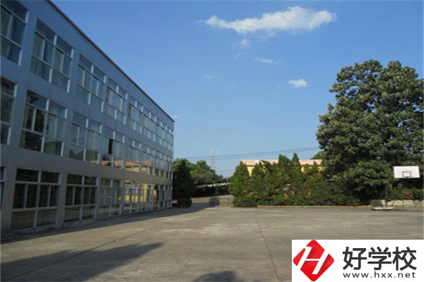 邵陽什么職校能學(xué)服裝設(shè)計？有什么報名方法？