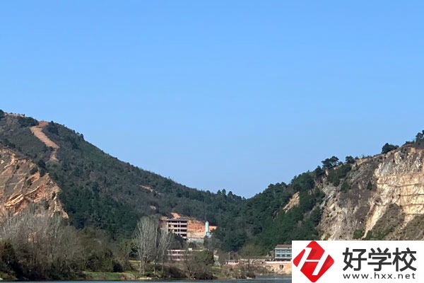 婁底市衛(wèi)生學(xué)校設(shè)施設(shè)備怎么樣？師資力量如何？