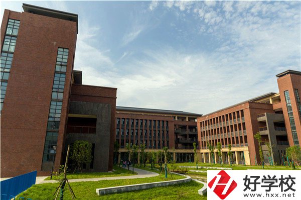 在常德財(cái)經(jīng)學(xué)校學(xué)會(huì)計(jì)，發(fā)展前景怎么樣？