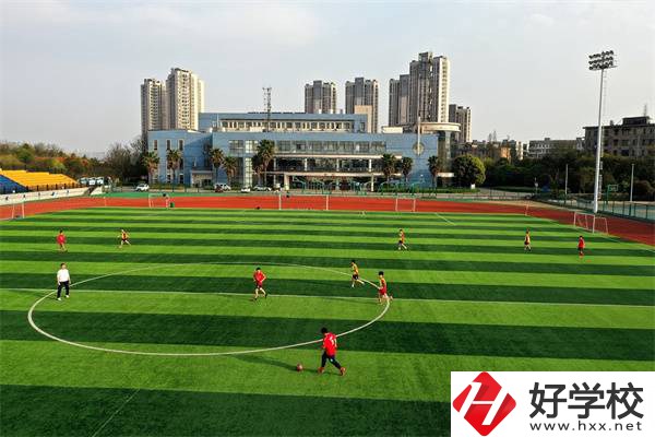 湘潭有示范性的公辦中專學(xué)校嗎？