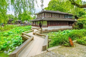 統(tǒng)招專升本考試在報(bào)考時(shí)，應(yīng)該先選擇專業(yè)還是先選擇學(xué)校？